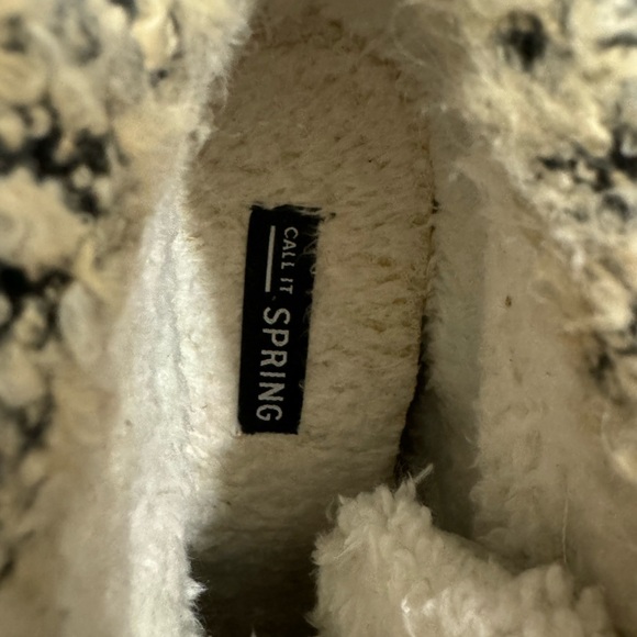 Light silver youth Mini boot ideal for winter activity or regular use. - Picture 6 of 7